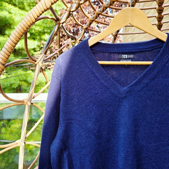 Elegant Navy pull V-neck 100% cashmere - Picture 3 of 8